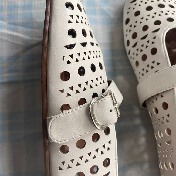 Alaïa's White, Hollowed-Out Leather Shoes Feature A Circular Upper And A Single- - Picture 5 of 7